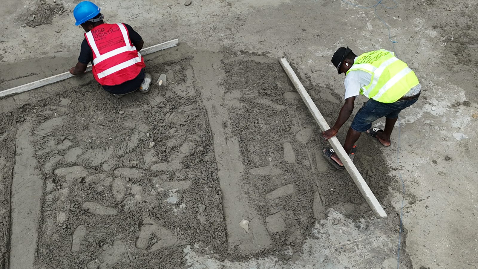 Équipe sur engins de chantier
